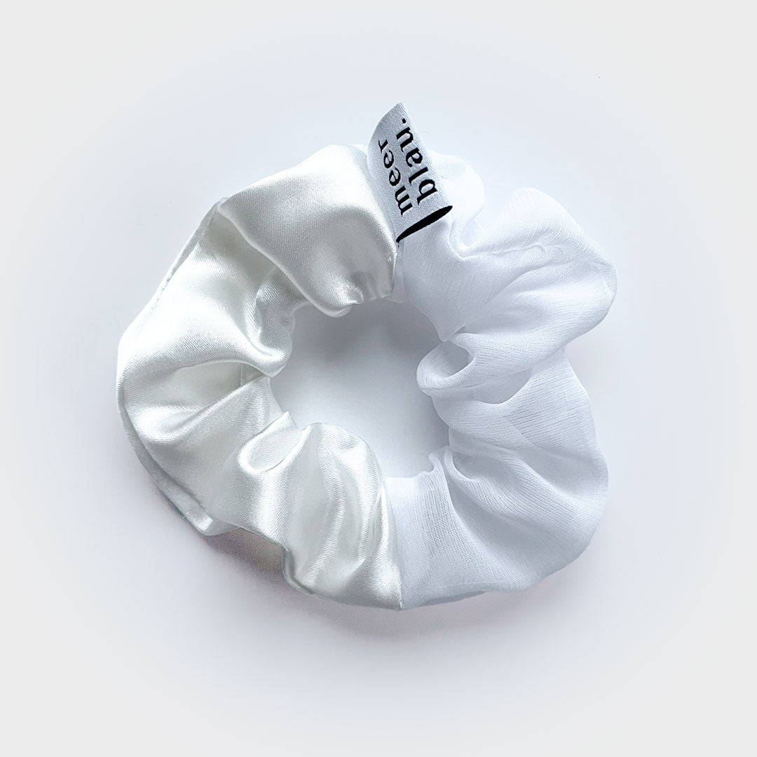 zweifarbiger Scrunchie weiß