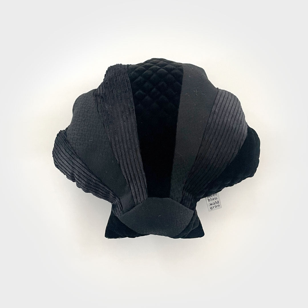 meerblau waldgrün schwarz Samt Upcycling Muschelkissen